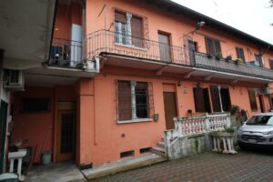 Via Pontida 41 Legnano - esterno e corte interna