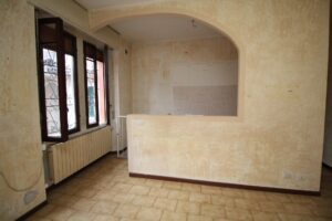 Via Pontida 41 Legnano - soggiorno con finestre sulla corte
