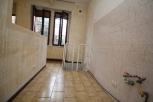 Via Pontida 41 Legnano - vano servizi con attacchi idraulici